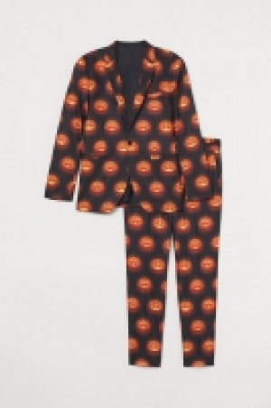 HM  Patterned suit