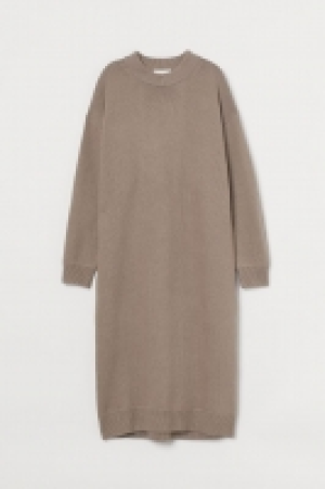 Knitted dress 16.00 €