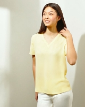 Short-Sleeved Woven Front Top 5.00 €