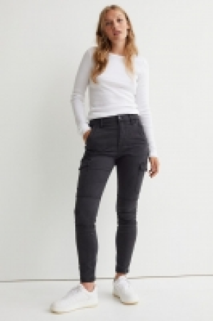Slim Fit Cargo trousers 18.00 €