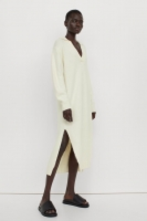 Knitted dress 22.00 €