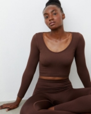 Long-Sleeved Rib Scoop Crop Top 3.00 €