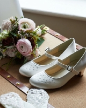 Dunnes Stores  Paul Costelloe Living Ivory Diamante Heel Shoe (Size 12-4)