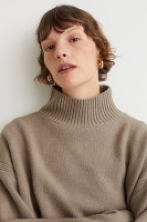 Oversized polo-neck jumper 18.00 €