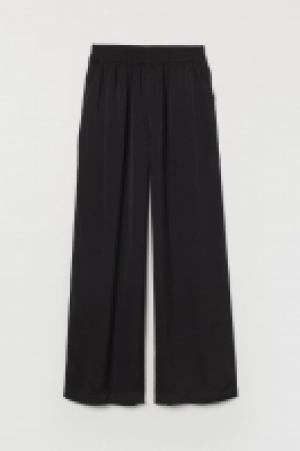 Wide satin trousers 9.00 €