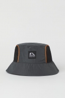 HM  Chin-strap bucket hat