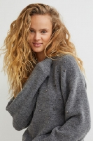 Beaded jumper 10.00 €