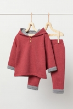 Top and trousers 15.00 €