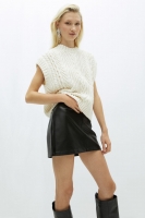 HM  Cable-knit sweater vest