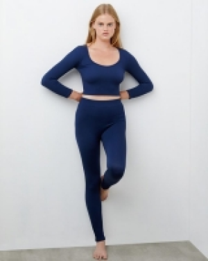 Long-Sleeved Rib Scoop Crop Top 5.00 €