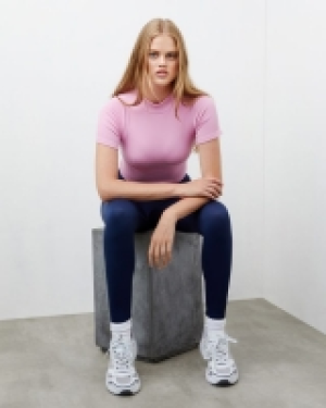 High Neck Crop Top 3.00 €