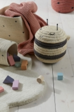 HM  Small jute storage basket
