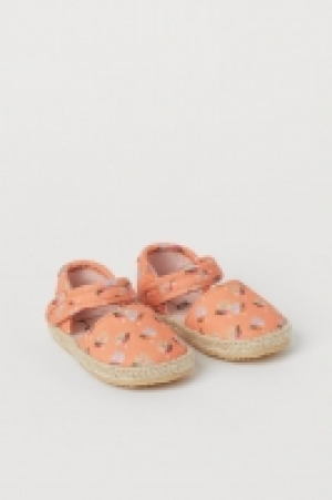 HM  Patterned sandals