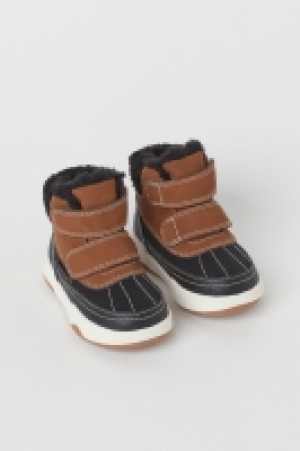 Waterproof hi-tops 16.00 €