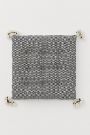 Tasselled seat cushion 11.00 €