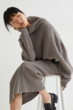 Rib-knit wool jumper 70.00 €