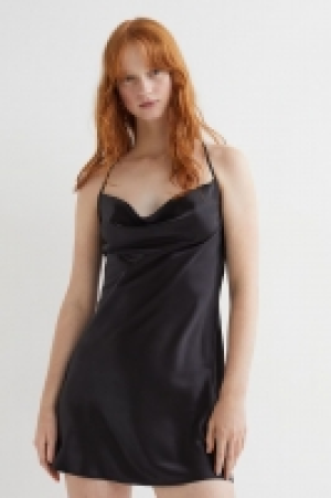HM  Short satin dress