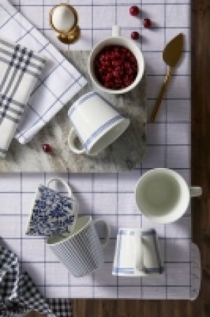 HM  Linen-blend tablecloth