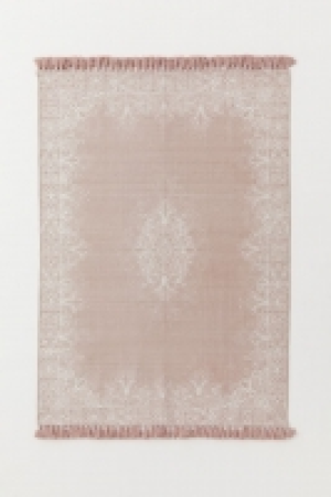 HM  Tasselled cotton rug