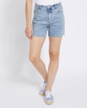Straight Shorts 10.00 €