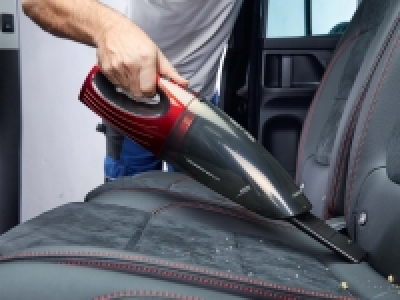 7.4V Wet < Dry Vacuum Cleaner