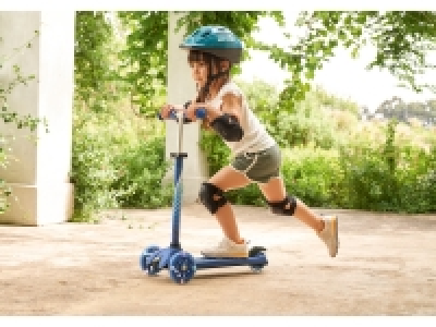Tri Scooter with LED Wheels 24.99 €