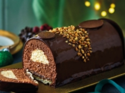 Handcrafted Chocolate < Vanilla Hazelnut Bûche 14.99 €