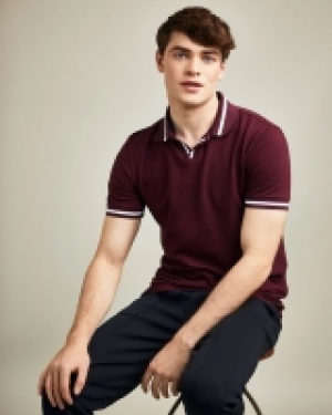 Smart Notch Neck Polo 10.00 €