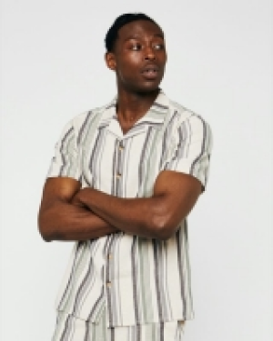 Short-Sleeved Cotton Linen Resort Co-Ord Shirt 10.00 €