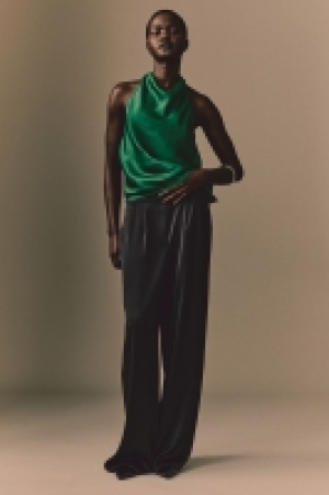 Satin halterneck top 16.99 €