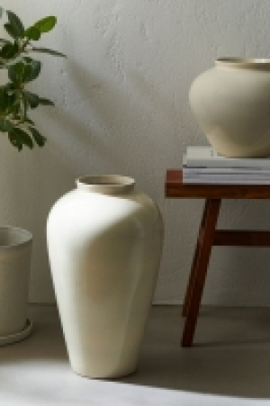 HM  Large terracotta vase