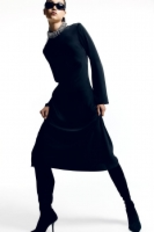 Open-backed satin dress 39.99 €