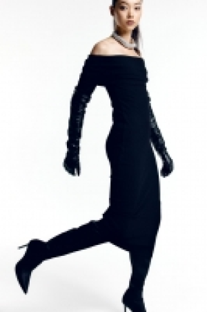 Off-the-shoulder bodycon dress 34.99 €