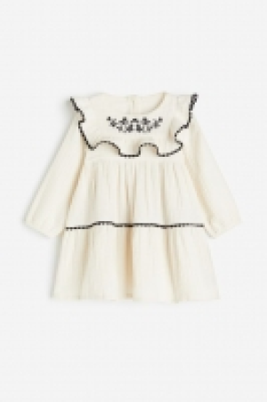 Embroidered-motif dress 17.99 €