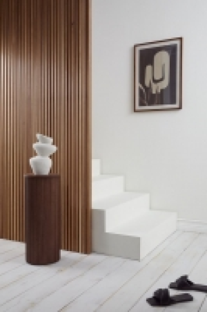 HM  Pedestal