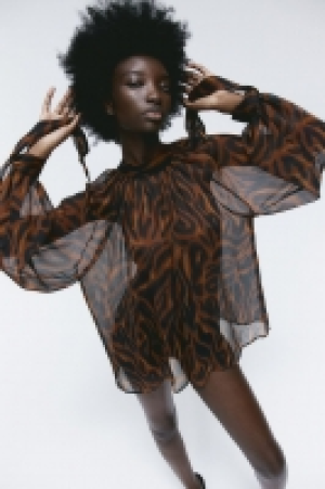 HM  Bow-detailed crêpe blouse