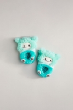 Soft appliquéd slippers