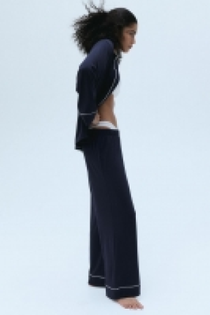 Pyjama shirt and bottoms 29.99 €