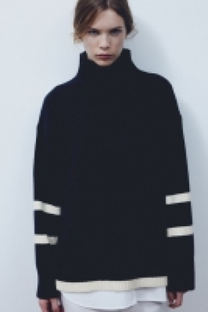 Oversized polo-neck jumper 29.99 €