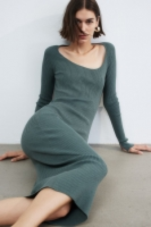 Rib-knit bodycon dress 12.00 €