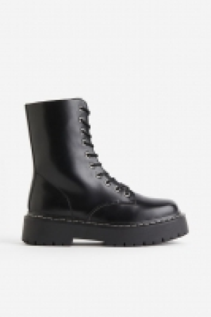 Lace-up boots 30.00 €