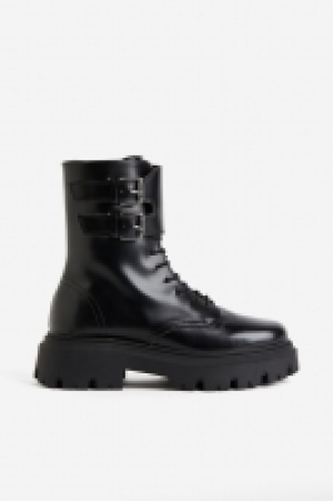 Lace-up boots 21.00 €