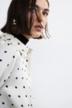 Pointed-collar shirt 8.00 €