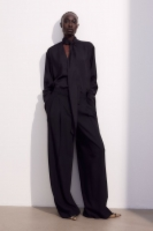 Tie-detail blouse 12.00 €