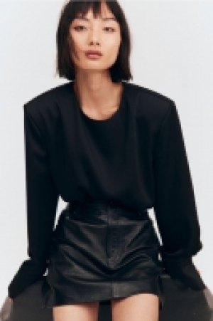 Shoulder-pad blouse 33.00 €