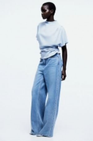 Short-sleeved blouse 16.00 €