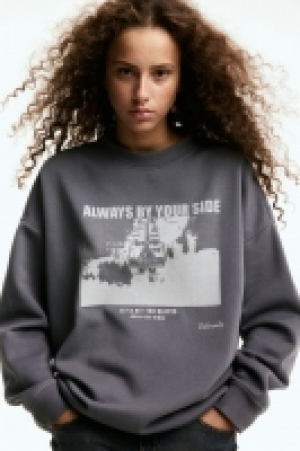Oversized motif-detail sweatshirt 15.00 €