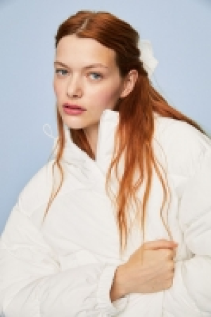 Hooded puffer jacket 16.00 €