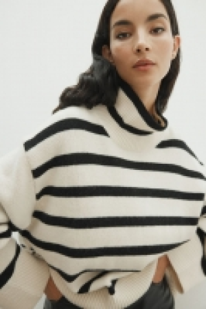 HM  Cashmere-blend turtleneck jumper