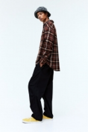 Loose Fit Parachute trousers 15.00 €